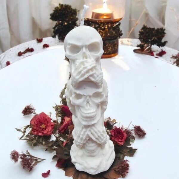 Triple skull candle