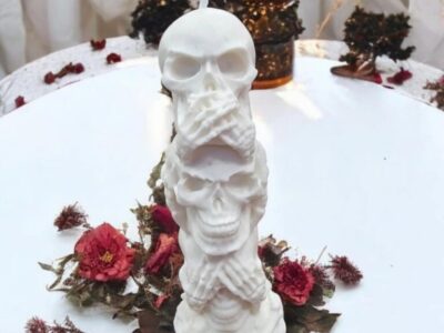 Triple skull candle